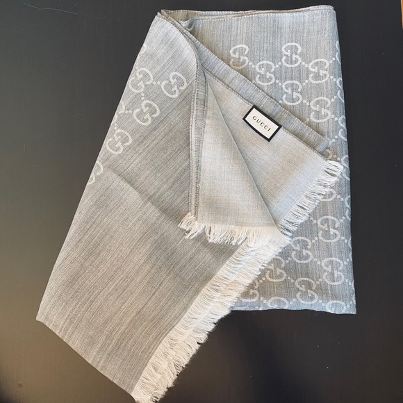 NWT Gucci silk/wool blend scarf - Picture 4 of 4